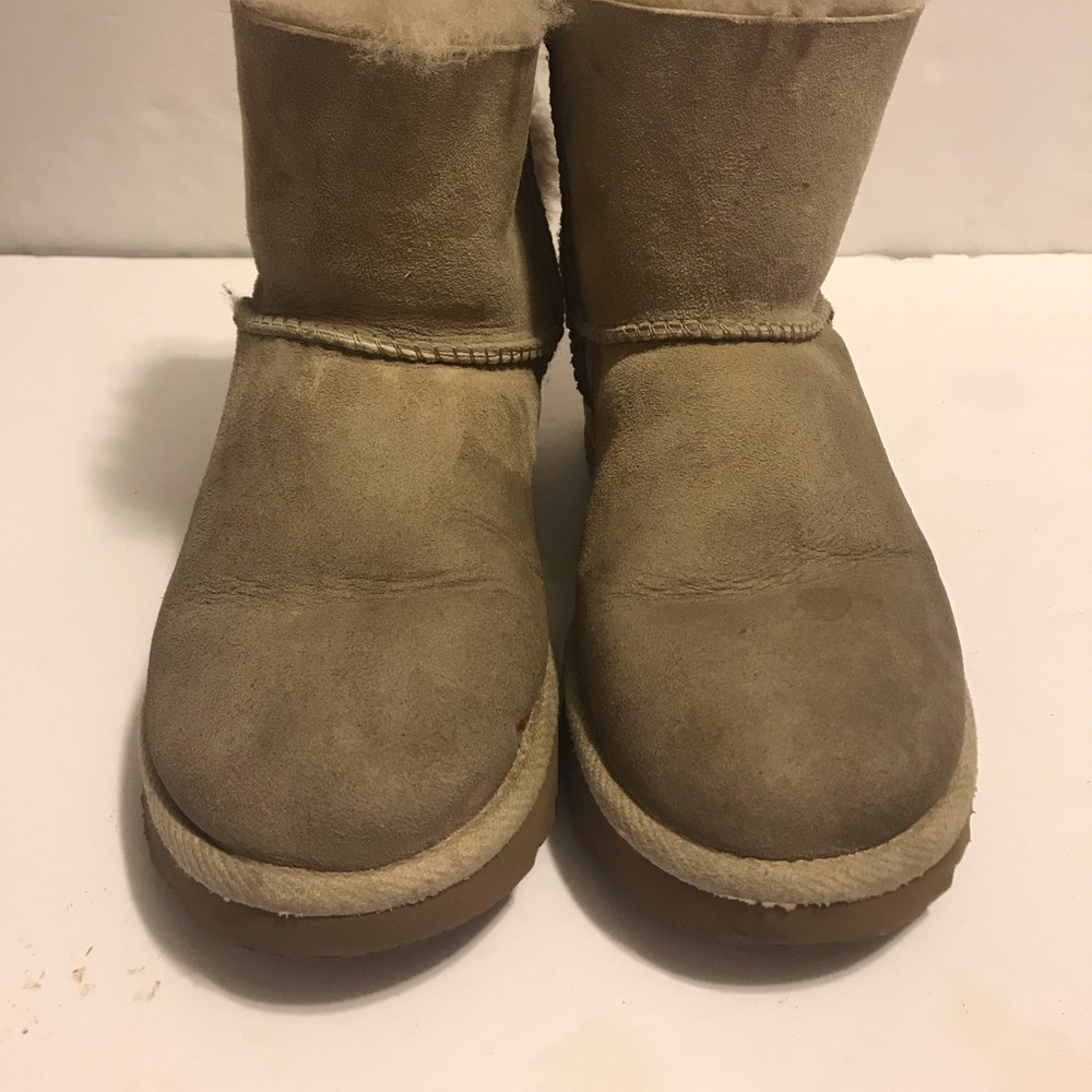 Ugg - Picture 3 of 4